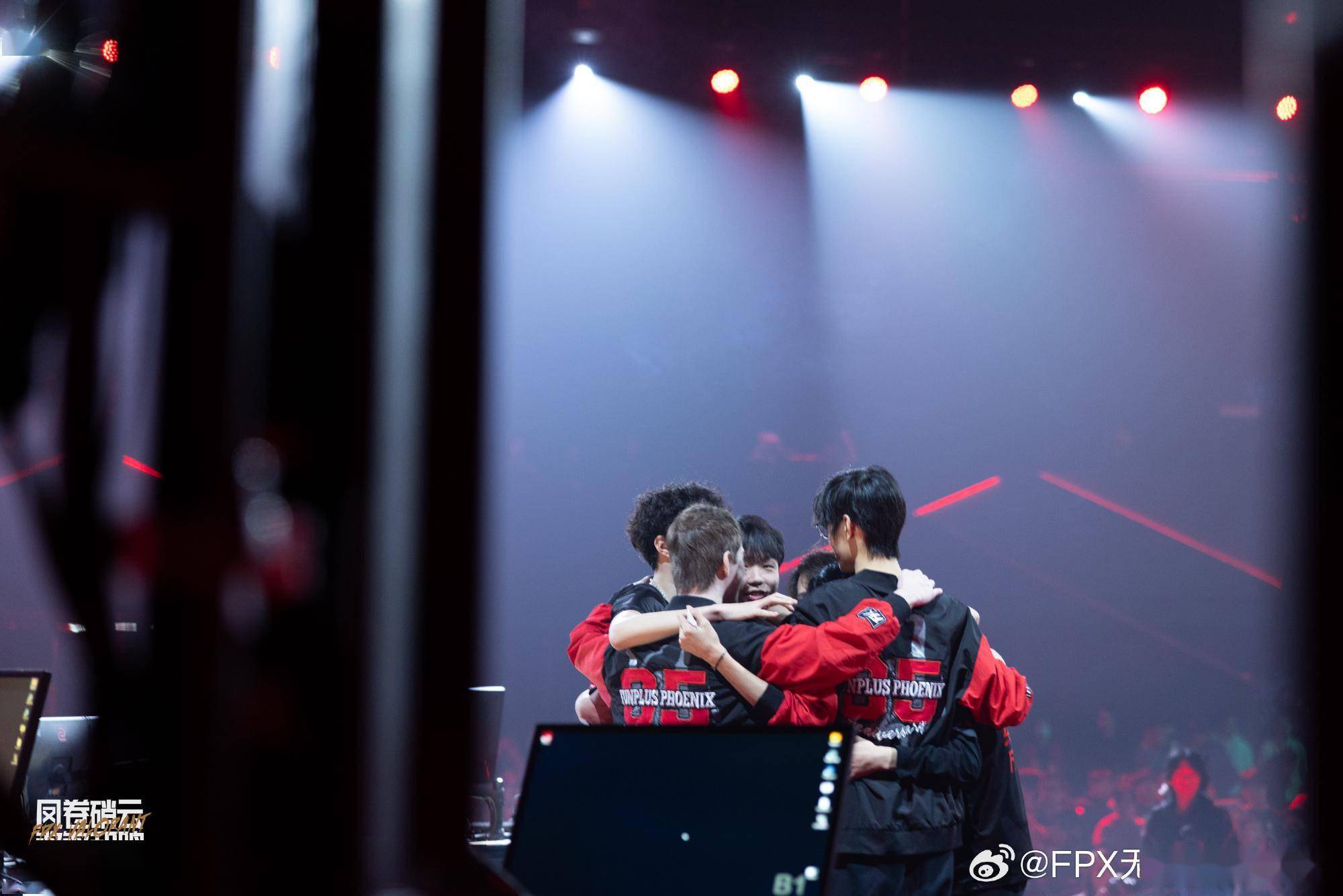 FPX碾压EDG,Bin打出惊人五杀强强对话2025世界赛,点燃全场激情 FPX碾压EDG,Bin打出惊人五杀强强对话2025世界赛,点燃全场激情